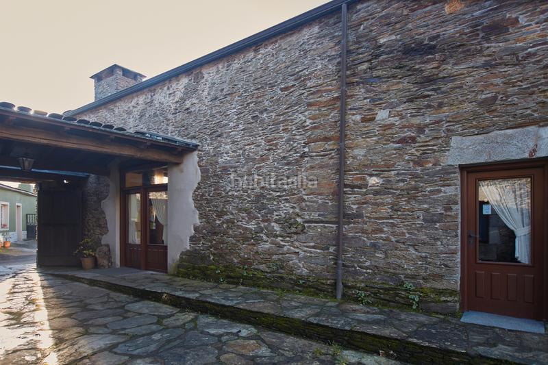 Foto 6503a9aa-220a-4333-8ad5-e3695c8341b0. Bauernhof mit kamin parking in Castroverde