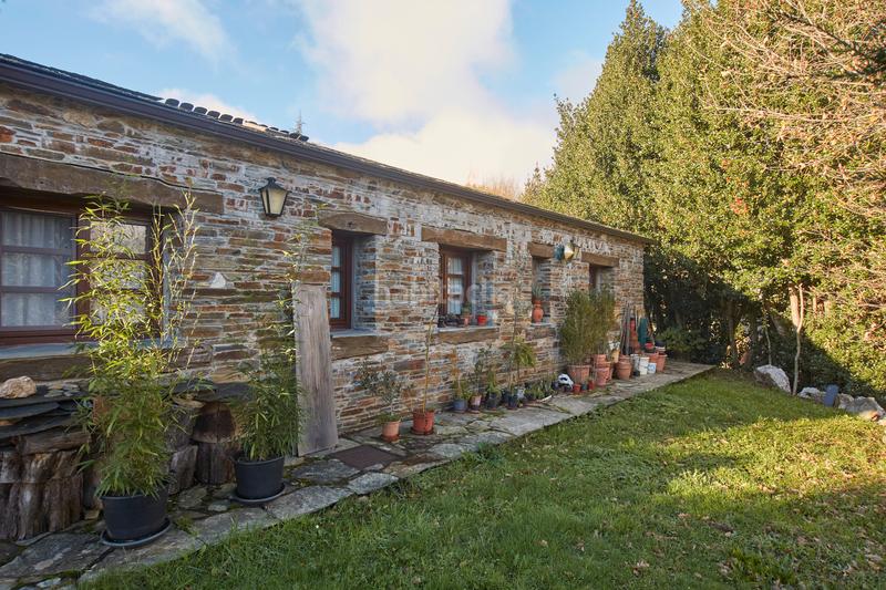 Foto 6bc1b853-4748-46db-bea1-ced9deee71d1. Bauernhof mit kamin parking in Castroverde