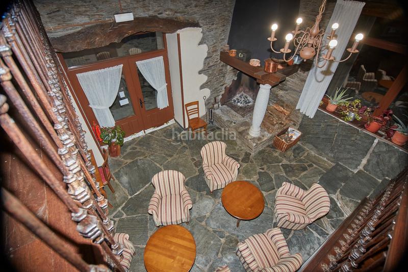 Foto aa0883a9-35e0-432d-aca0-7cd40911e912. Bauernhof mit kamin parking in Castroverde