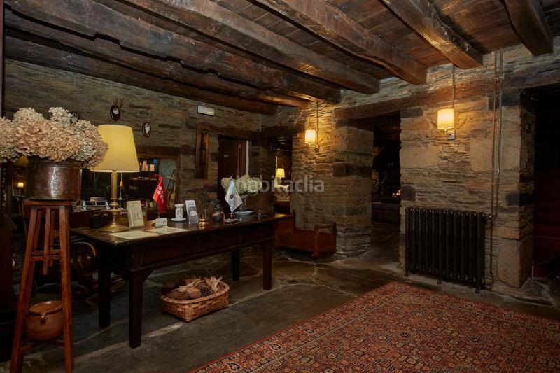 Foto aba4b430-2ca2-4297-a881-d2fc1478bc37. Bauernhof mit kamin parking in Castroverde