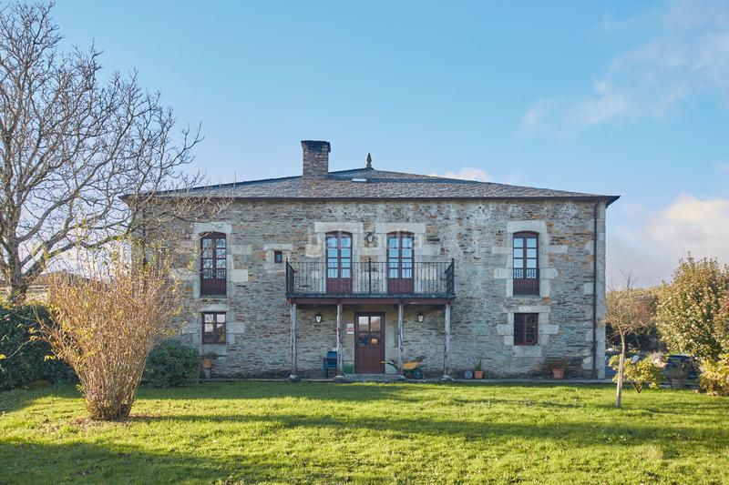 Foto b404f16f-2e96-4a69-8b1d-e0da5015058d. Bauernhof mit kamin parking in Castroverde