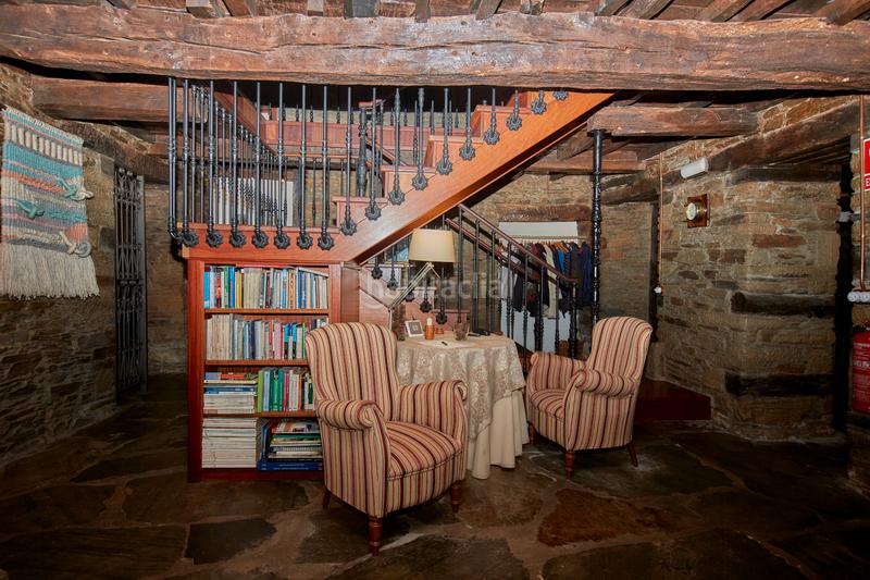 Foto b6d58b87-6aaf-4273-8f73-5d7c2be98980. Bauernhof mit kamin parking in Castroverde