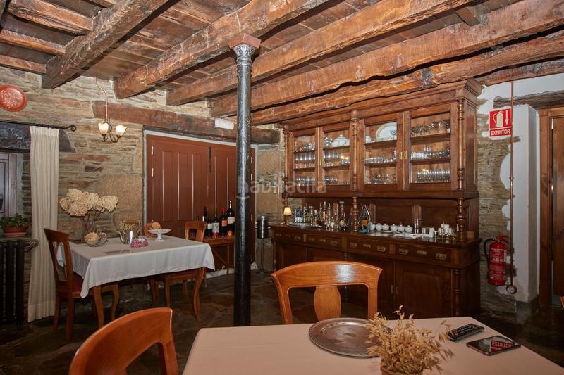 Foto bce7a8c3-a6cb-403b-9763-224719214e11. Bauernhof mit kamin parking in Castroverde