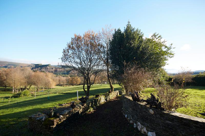 Foto c2d10afd-b636-4c7c-bd70-dd5a1ba3fceb. Bauernhof mit kamin parking in Castroverde