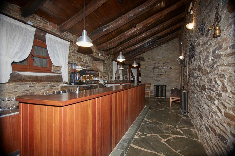 Foto c3b448ef-7887-4ea8-86b9-33140b47f842. Bauernhof mit kamin parking in Castroverde