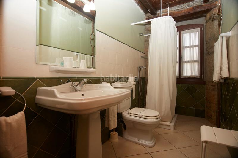 Foto db5590bc-cdcd-42ea-bbab-906a3fff0897. Bauernhof mit kamin parking in Castroverde