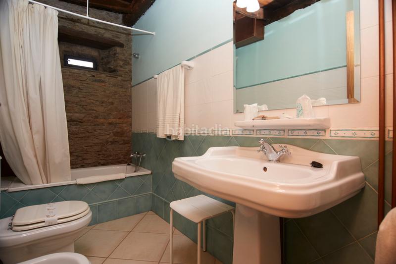 Foto e5b64c37-0f02-4cad-817b-ec8edda76c89. Bauernhof mit kamin parking in Castroverde