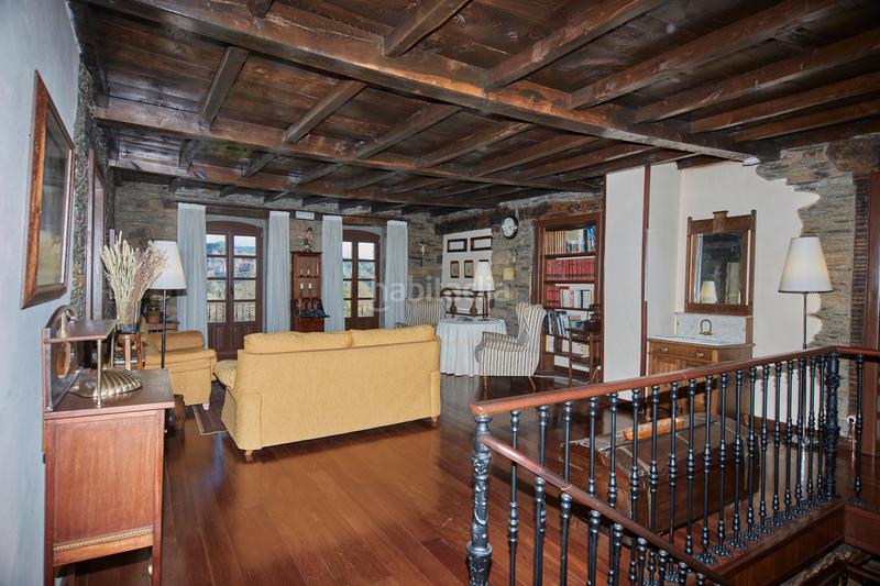 Foto eb82c36a-7594-4ef2-abe9-a2638c9ac5bf. Bauernhof mit kamin parking in Castroverde