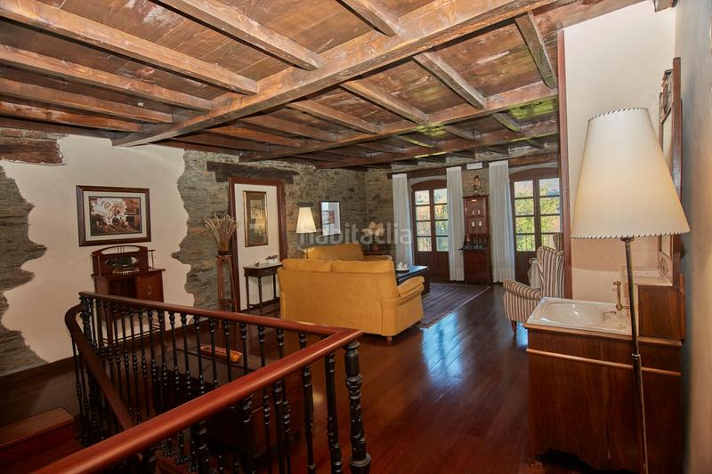 Foto f0a0f228-af6e-4194-b371-b782bdf74ed3. Bauernhof mit kamin parking in Castroverde