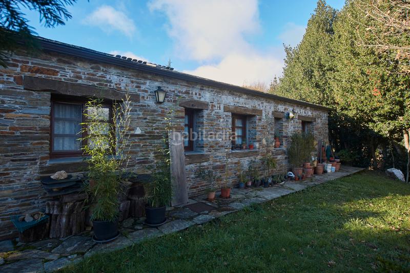 Foto f3bd22e1-5981-4cc5-8c99-9689c3efba77. Bauernhof mit kamin parking in Castroverde