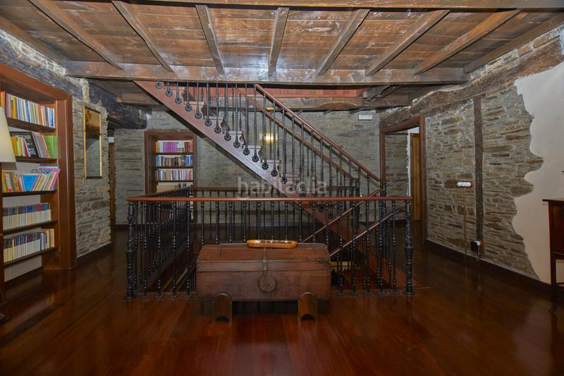 Foto f5ec90ff-e45c-4a1d-91fb-f3ce041aa497. Bauernhof mit kamin parking in Castroverde