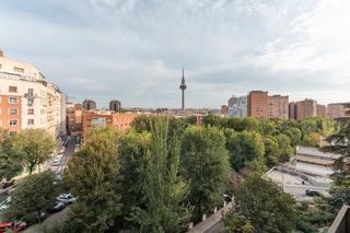 Pis en Calle de jos martnez de velasco 4. **piso en venta - ideal para reformar en el corazn de madrid**