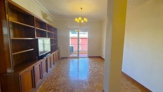 Rent Flat  Virgen de nuria. Confortable piso de tres dormitorios y dos baños en la calle vir