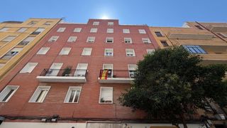 Lloguer Pis  Calle menorca. Amplio piso exterior junto al retiro
