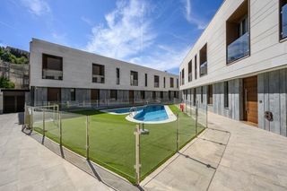 Casa adossada  Canonigos. Se vende precioso chalet adosado en toledo. céntrico