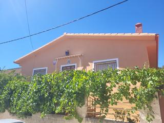 Maison en Calle el espinar 6. Chalet independiente en una planta con parcela
