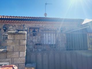 Xalet en Calle sarmiento 4. Chalet independiente en una planta con parcela.