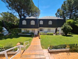 Xalet a San Martín de Valdeiglesias. Preciosa propiedad en enclave único junto al pantano de san juan