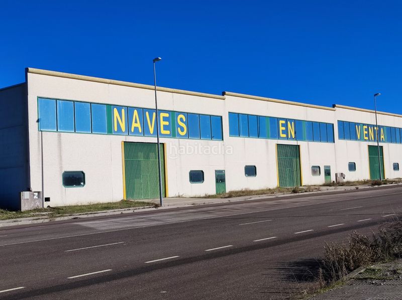 Foto cf7f684d-8445-4c3e-985a-d17eaf6189bf. Nau industrial a Peraleda de la Mata