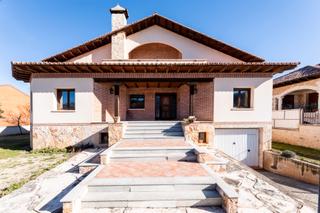 Xalet  Calle romagosa. Bonito chalet independiente en jadraque (guadalajara)