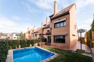 Casa aparellada  Calle isla de saipn. Bienvenido a su nueva casa