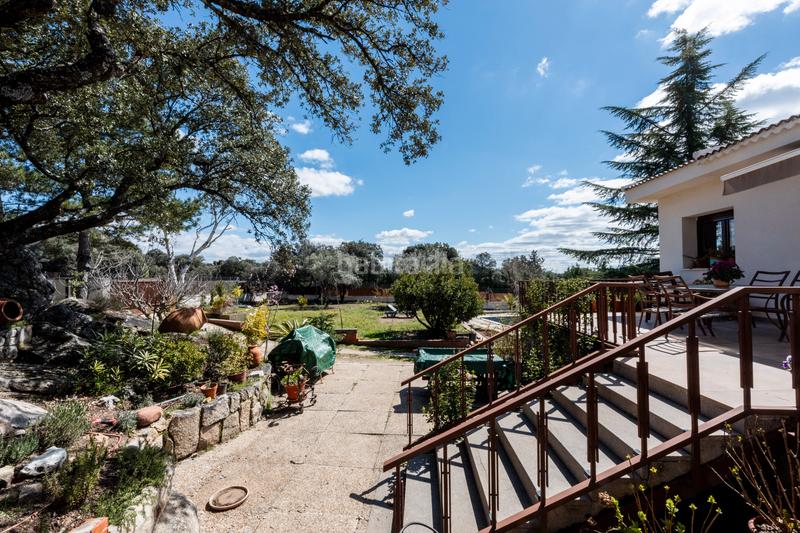 Foto 4f5bdc49-6dc0-4c14-b73a-08b9f1a1b262. Chalet ¡descubre tu oasis personal ! en Mojadillas-Parque de las Infantas-El Paraiso Valdemorillo