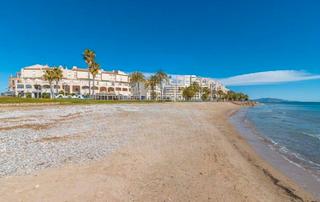 Casa aparellada  Passeig marítim del mediterrani. ¡oportunidad especial de inversión en primera línea de playa!