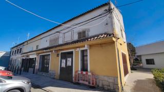 Local commercial à Avenida madrid 48. ¡oportunidad única en el corazón del pueblo!