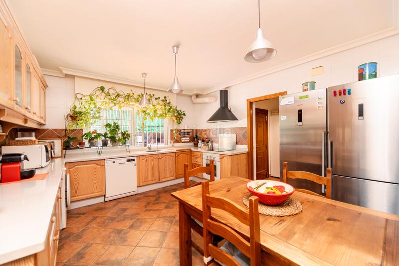 Foto 0992cc07-9e39-47ea-addc-6a489420642c. Xalet amb xemeneia calefacció aparcament piscina a Villaviciosa de Odón