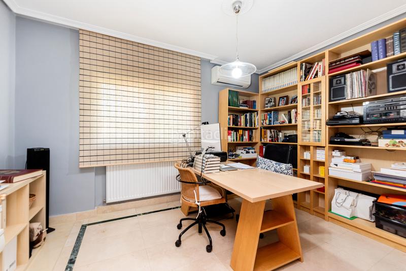 Foto 0c2dcfae-b2a4-4943-9f0e-71b1f6d3823d. Xalet amb xemeneia calefacció aparcament piscina a Villaviciosa de Odón