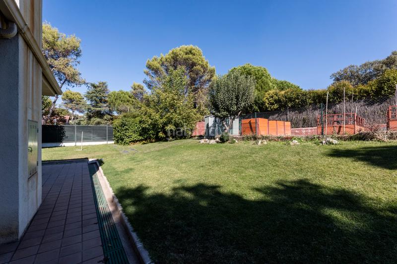 Foto 10e89844-33e6-4733-993c-fe744f579af1. Xalet amb xemeneia calefacció aparcament piscina a Villaviciosa de Odón