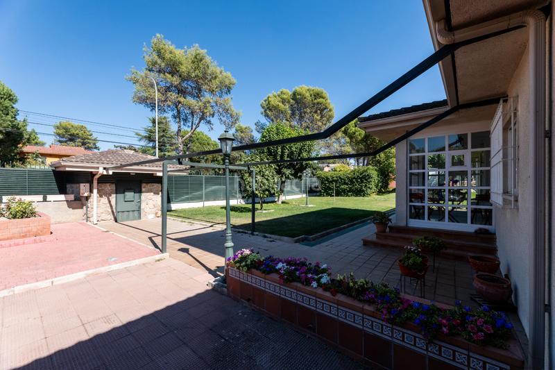 Foto 17c56937-3728-41b1-87b6-29098198269b. Xalet amb xemeneia calefacció aparcament piscina a Villaviciosa de Odón