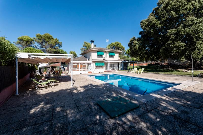 Foto 6310d9e5-5b23-4ee5-8c93-9a3725aa1292. Xalet amb xemeneia calefacció aparcament piscina a Villaviciosa de Odón