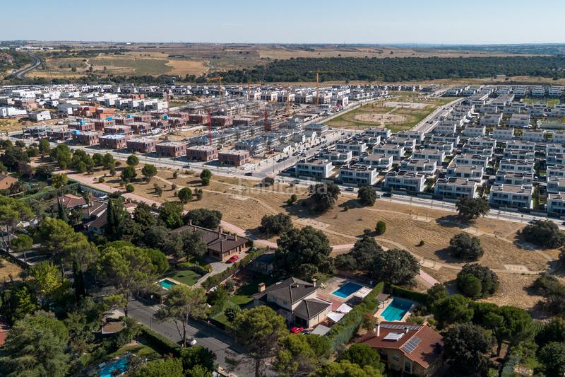 Foto 6442814e-69f3-4781-afb2-fe012fa60e66. Xalet amb xemeneia calefacció aparcament piscina a Villaviciosa de Odón
