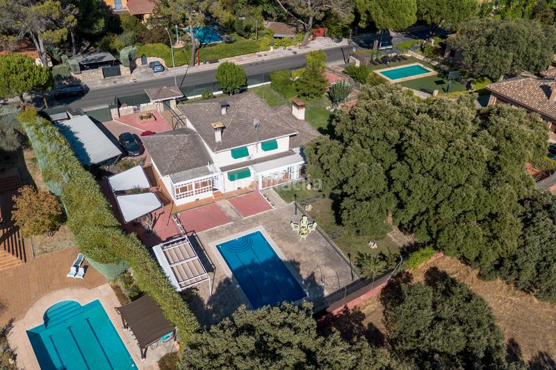 Foto 8799cf7c-7b4f-4092-9d47-106c4d5aca03. Xalet amb xemeneia calefacció aparcament piscina a Villaviciosa de Odón