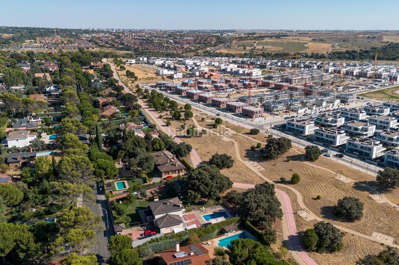 Foto 8dc1f049-1703-47e9-a162-b6bc285c6d42. Xalet amb xemeneia calefacció aparcament piscina a Villaviciosa de Odón