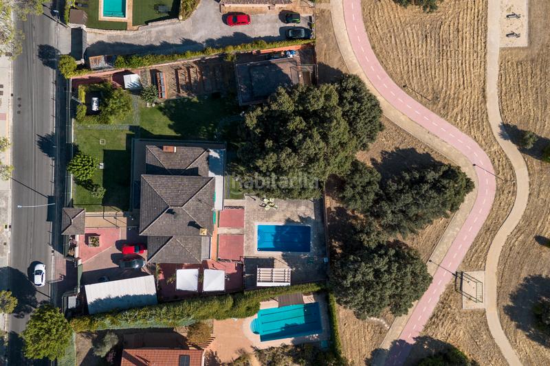 Foto 9be3c015-d882-40de-8f7a-9ed7239b4d02. Xalet amb xemeneia calefacció aparcament piscina a Villaviciosa de Odón