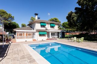 Chalet  Calle ebro. **chalet independiente en venta - urbanización el bosque**