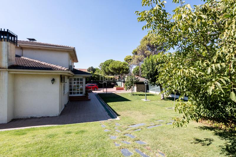 Foto b4e1419c-29c5-4eae-8549-a4c8c0100202. Xalet amb xemeneia calefacció aparcament piscina a Villaviciosa de Odón