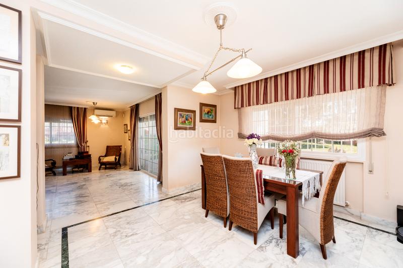 Foto ca0f1814-3da3-4931-937e-9e3bced461af. Xalet amb xemeneia calefacció aparcament piscina a Villaviciosa de Odón