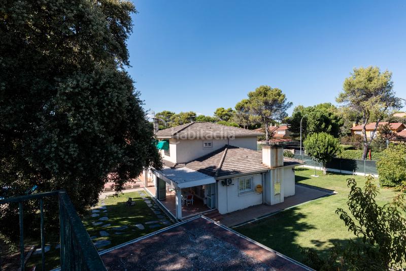 Foto d0bc26b9-abf9-487d-99d0-3e88a222397b. Xalet amb xemeneia calefacció aparcament piscina a Villaviciosa de Odón