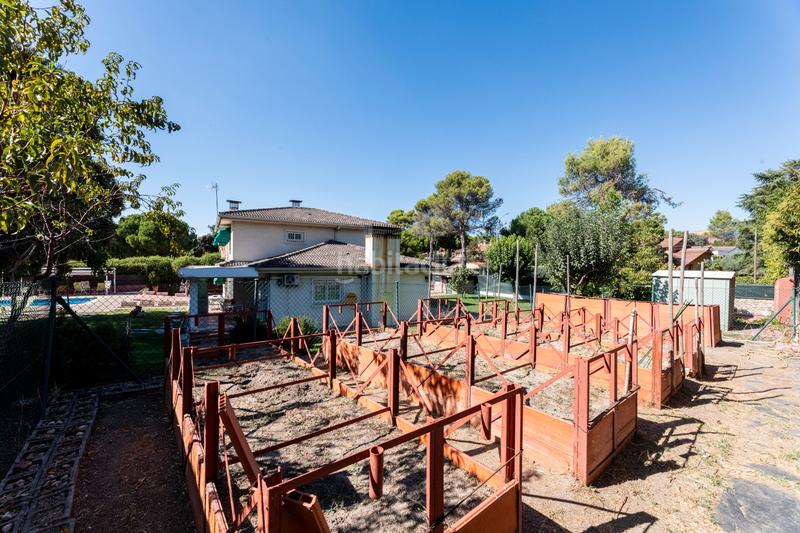 Foto f7f2e940-7ae1-4975-8f36-f79be8210dc8. Xalet amb xemeneia calefacció aparcament piscina a Villaviciosa de Odón