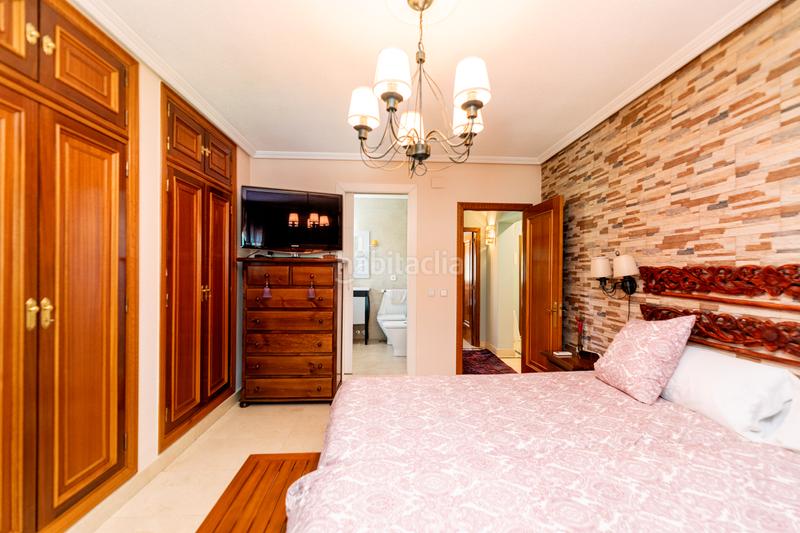 Foto fe2bbb7d-9e78-458c-b2b0-72a8ae7b81b4. Xalet amb xemeneia calefacció aparcament piscina a Villaviciosa de Odón