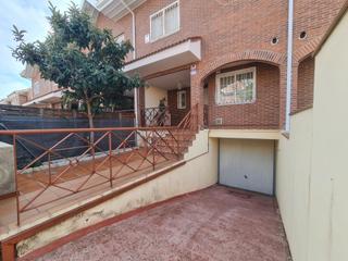 Casa adossada  Calle peña rubia. Chalet adosado en venta en campodon - ideal para familias