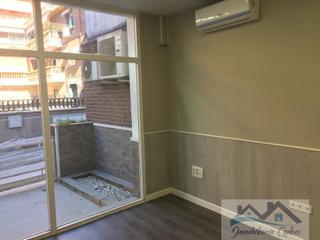 Local commercial à Pueblo. Pozuelo de alarcónlocal