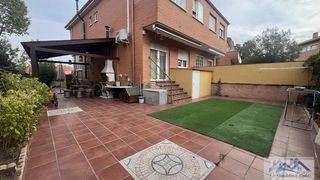 Casa bifamiliare in Sector S. Boadilla del montecasa
