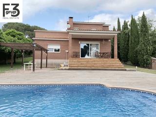 Casa a Ametlla del Vallès (L´). Espectacular casa a les roquetes