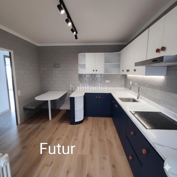 Foto 1c41f9d7-0a75-47b9-8739-9138860770d4. Pis amb xemeneia calefacció a Centre Granollers