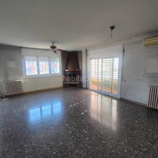 Foto 28a9bbb4-4f05-42e9-b9e9-113796f40040. Pis amb xemeneia calefacció a Centre Granollers