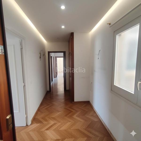 Foto 28e4fa58-8712-4b4e-beea-2b0fc8f2f0b7. Pis amb xemeneia calefacció a Centre Granollers